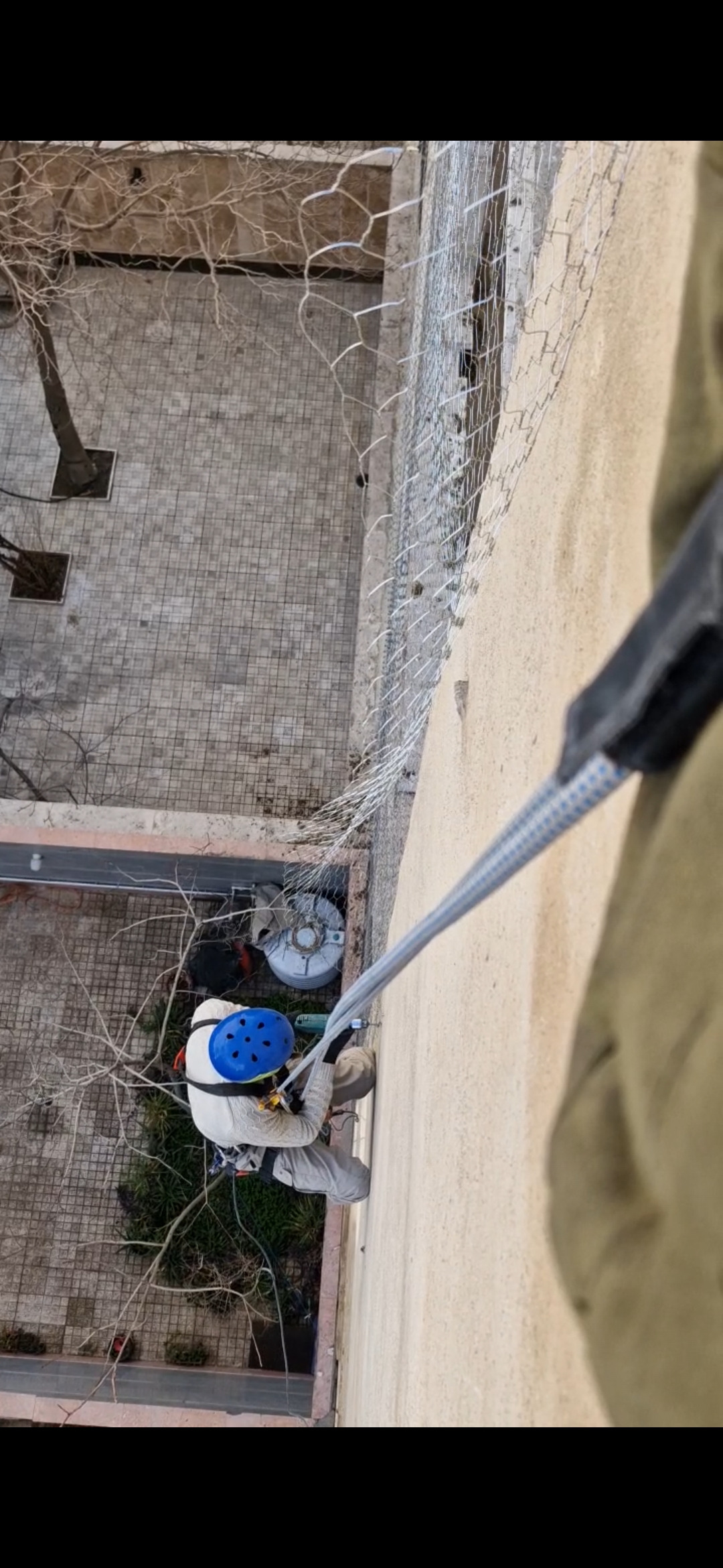  نصب توری پاسیو برای جلوگیری از ورود کبوترها 